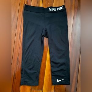Girls Medium Nike Pro Mid-Rise Legging